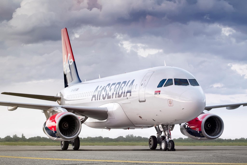 Avion avio kompanija Air Serbia
